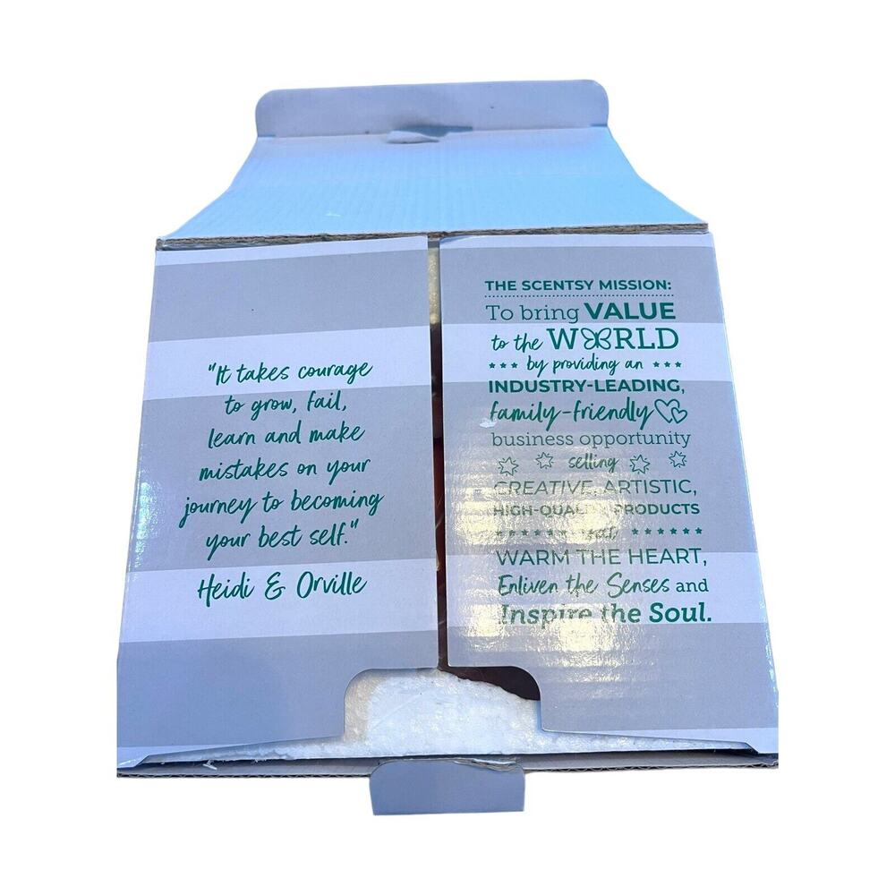 SCENTSY Authentic Home Gnome for Easter NOB - Picture 4 of 9